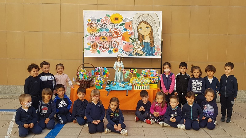Ofrenda Floral a María